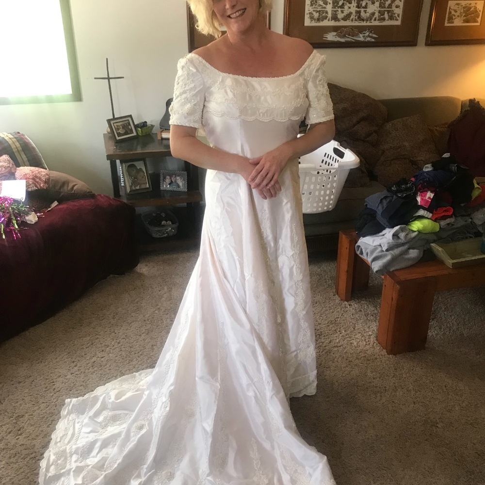 Elegant wedding dress